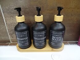 Room-indulgent Escape, Jet Bath, Stunnin