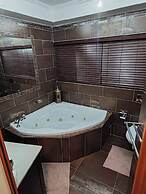 Room-indulgent Escape, Jet Bath, Stunnin