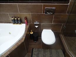 Room-indulgent Escape, Jet Bath, Stunnin