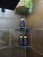 Room-indulgent Escape, Jet Bath, Stunnin