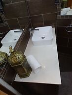 Room-indulgent Escape, Jet Bath, Stunnin