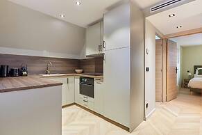 Sublime Duplex Arc de Triomphe/ Trocadero