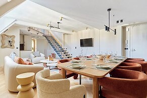 Sublime Duplex Arc de Triomphe/ Trocadero