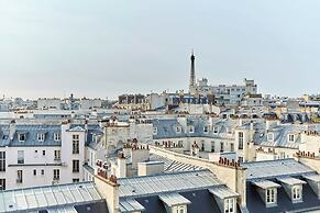 Sublime Duplex Arc de Triomphe/ Trocadero