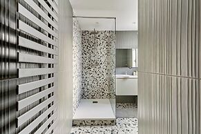 Sublime Duplex Arc de Triomphe/ Trocadero