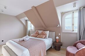 Sublime Duplex Arc de Triomphe/ Trocadero