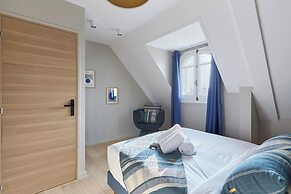 Sublime Duplex Arc de Triomphe/ Trocadero