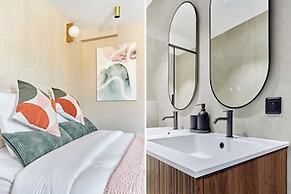 Sublime Duplex Arc de Triomphe/ Trocadero