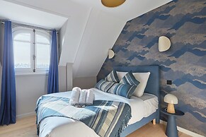 Sublime Duplex Arc de Triomphe/ Trocadero