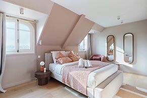 Sublime Duplex Arc de Triomphe/ Trocadero