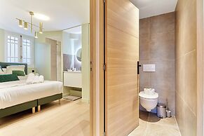 Sublime Duplex Arc de Triomphe/ Trocadero