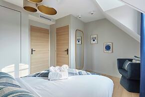 Sublime Duplex Arc de Triomphe/ Trocadero