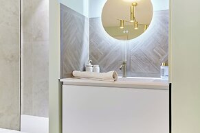 Sublime Duplex Arc de Triomphe/ Trocadero