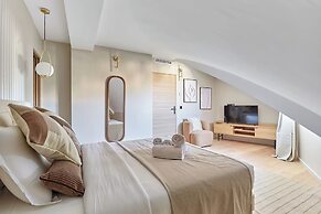 Sublime Duplex Arc de Triomphe/ Trocadero