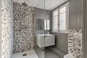 Sublime Duplex Arc de Triomphe/ Trocadero