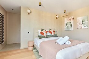 Sublime Duplex Arc de Triomphe/ Trocadero