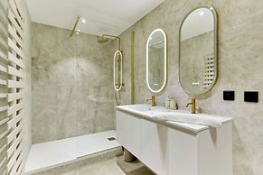 Sublime Duplex Arc de Triomphe/ Trocadero