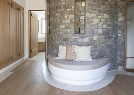 Serene Villa With Terrace and Views