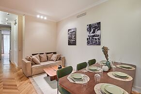 Sublime Apartment in the Center of Paris
