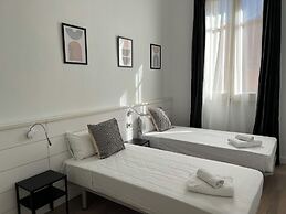 Apartamentos Express by gaiarooms