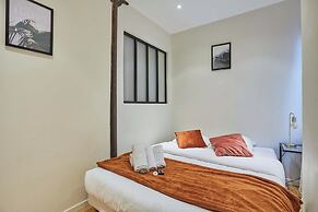 Superb Atypical Apartment Paris Center Le Marais