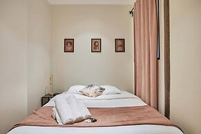 Superb Atypical Apartment Paris Center Le Marais