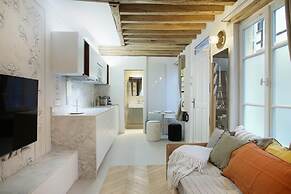 Superb Apartment Place des Vosges Le Marais