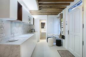 Superb Apartment Place des Vosges Le Marais