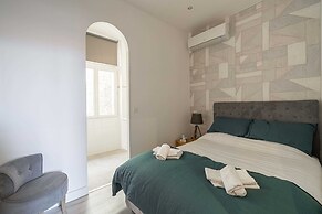 Beautiful Renovated Apartment - Carre D'or - 1br/2p