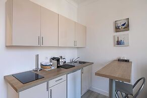 Beautiful Renovated Apartment - Carre D'or - 1br/2p