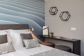 Stunning Villa Scorpaena w swimming pool