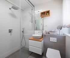 Stunning Villa Scorpaena w swimming pool