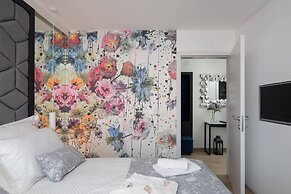 Stunning Villa Scorpaena w swimming pool