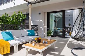 Stunning Villa Scorpaena w swimming pool