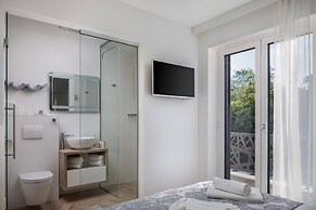 Stunning Villa Scorpaena w swimming pool