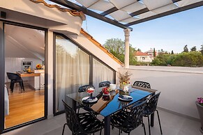 Stunning Villa Scorpaena w swimming pool