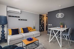 Stunning Villa Scorpaena w swimming pool