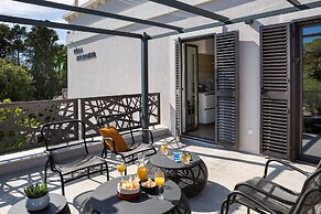 Stunning Villa Scorpaena w swimming pool