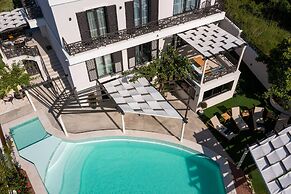 Stunning Villa Scorpaena w swimming pool