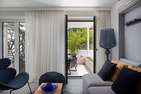 Stunning Villa Scorpaena w swimming pool