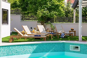 Stunning Villa Scorpaena w swimming pool