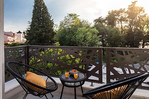 Stunning Villa Scorpaena w swimming pool