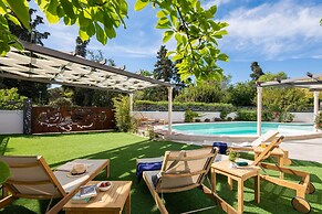Stunning Villa Scorpaena w swimming pool