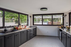 Stunning Villa Scorpaena w swimming pool