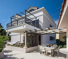 Stunning Villa Scorpaena w swimming pool