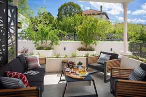 Stunning Villa Scorpaena w swimming pool