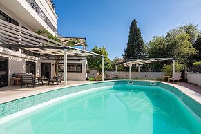 Stunning Villa Scorpaena w swimming pool