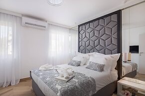 Stunning Villa Scorpaena w swimming pool