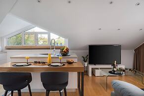 Stunning Villa Scorpaena w swimming pool