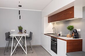 Stunning Villa Scorpaena w swimming pool